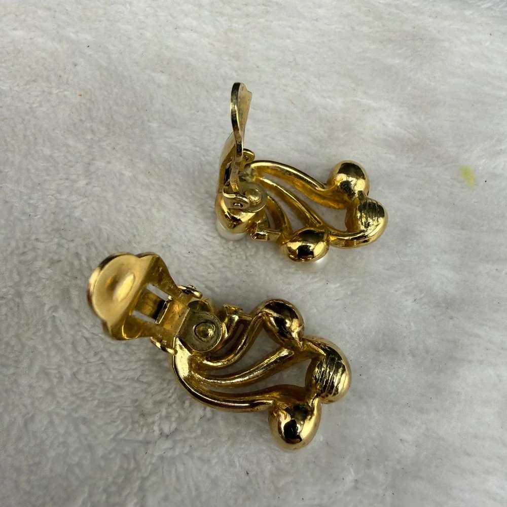 Vintage Trifari Clip On Earrings Gold Tone White Faux Pearl Swirl